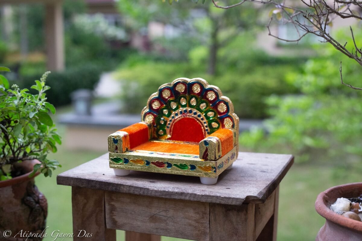 Wooden Singhasan / Vyasasana with Decoration for Gopal, Giriraj, Shalagram 5x4 inches