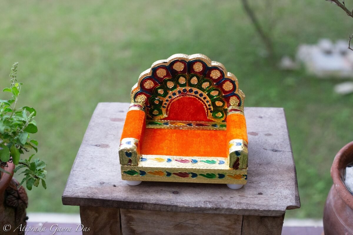 Wooden Singhasan / Vyasasana with Decoration for Gopal, Giriraj, Shalagram 5x4 inches