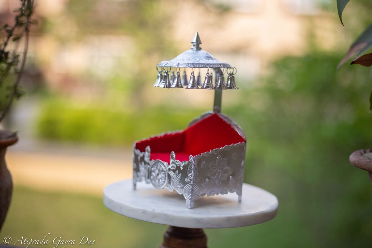 Aluminum Laddu Bal Gopal, Govardhan, Shaligramm Sihasan (Silver_10 x 8 x 18 cm) Singhasan / Vyasasana with Decoration for Gopal, Giriraj