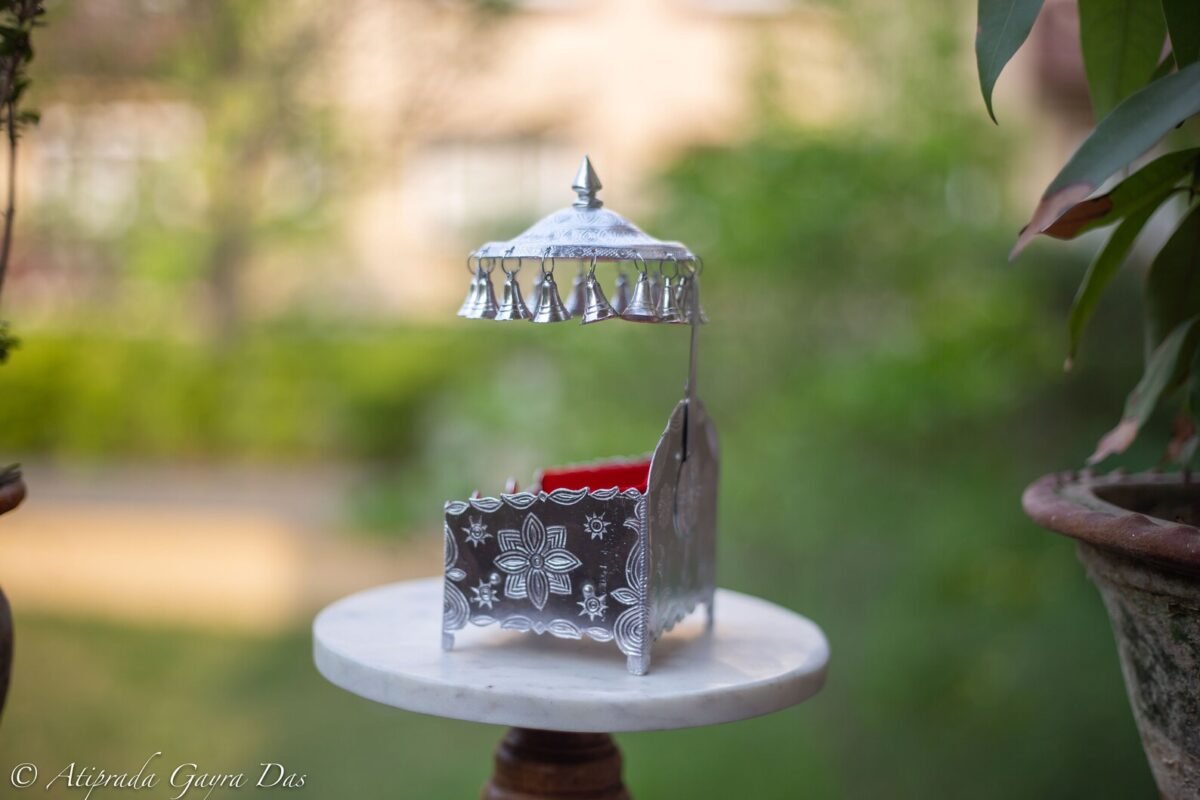 Aluminum Laddu Bal Gopal, Govardhan, Shaligramm Sihasan (Silver_10 x 8 x 18 cm) Singhasan / Vyasasana with Decoration for Gopal, Giriraj