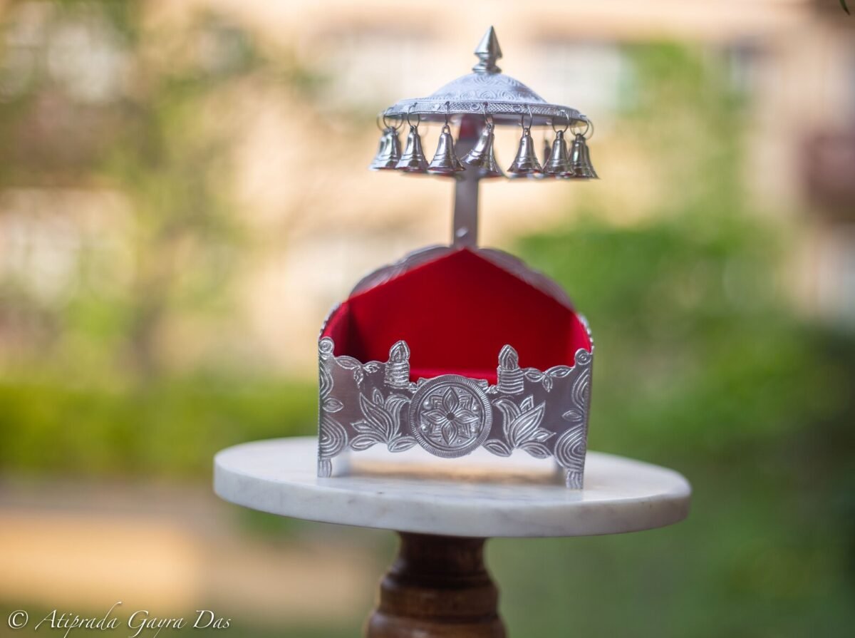 Aluminum Laddu Bal Gopal, Govardhan, Shaligramm Sihasan (Silver_10 x 8 x 18 cm) Singhasan / Vyasasana with Decoration for Gopal, Giriraj