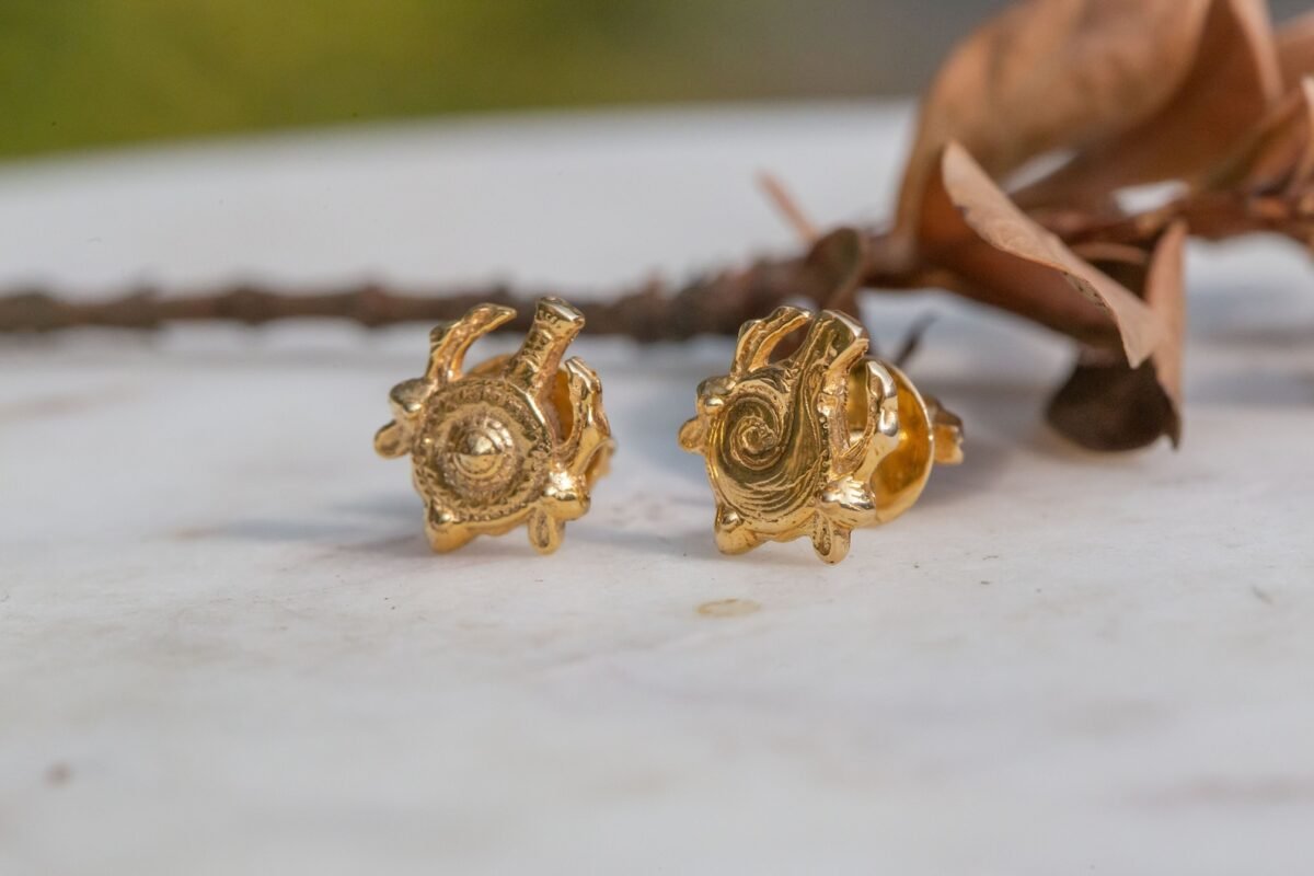 Gold earrings Shankar and Conch Mahaprasad from Mayapur, Radhe Style, Hare Krishna