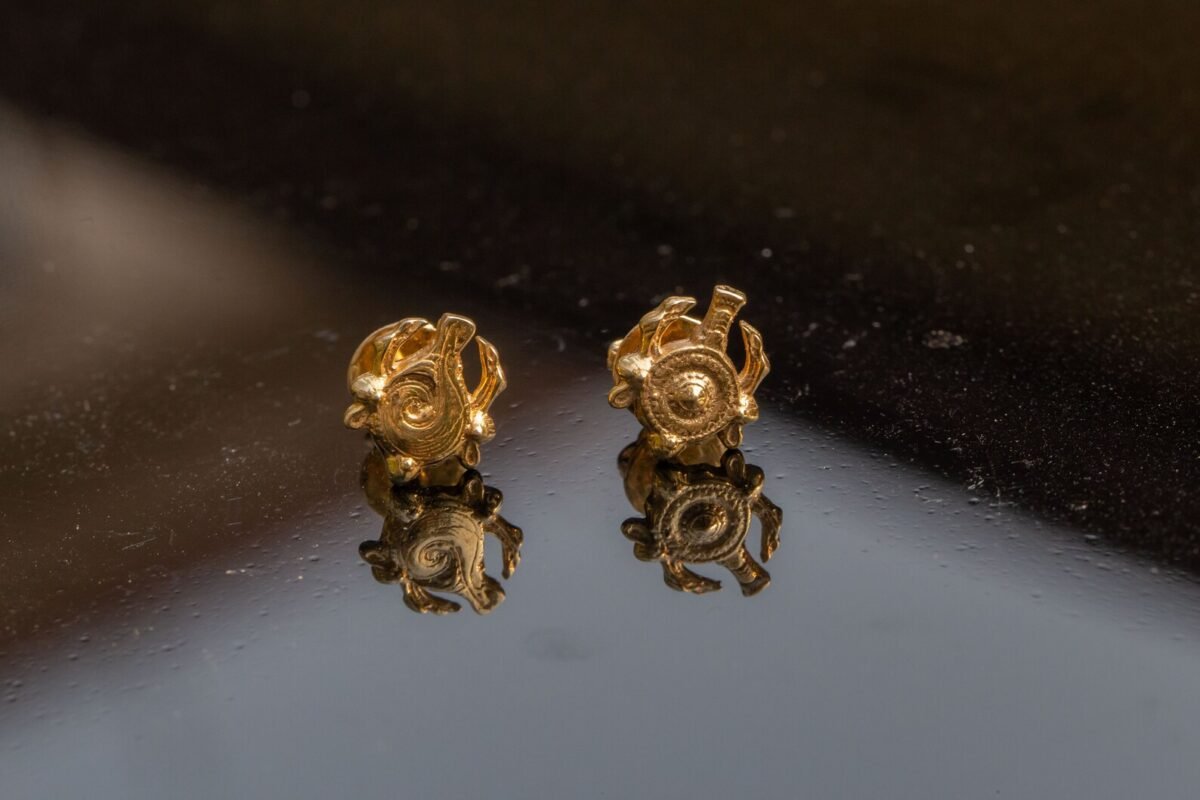 Gold earrings Shankar and Conch Mahaprasad from Mayapur, Radhe Style, Hare Krishna