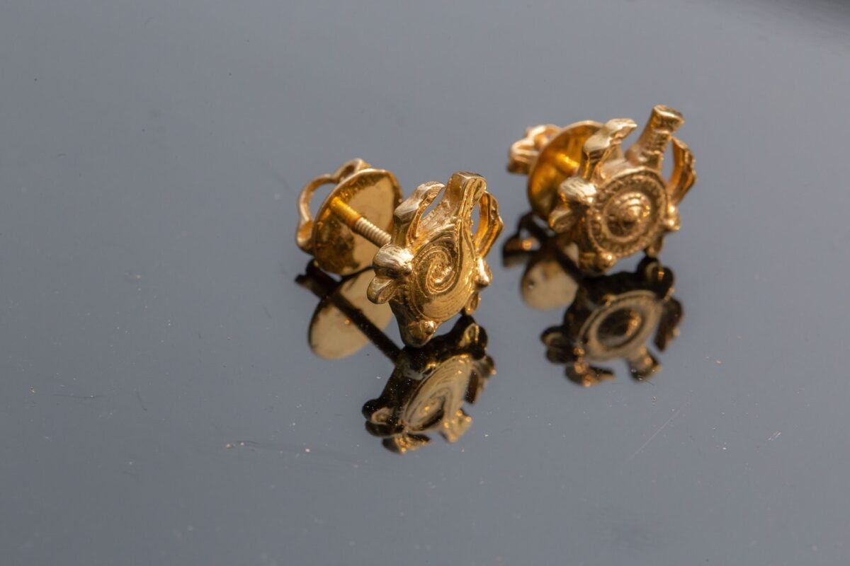 Gold earrings Shankar and Conch Mahaprasad from Mayapur, Radhe Style, Hare Krishna