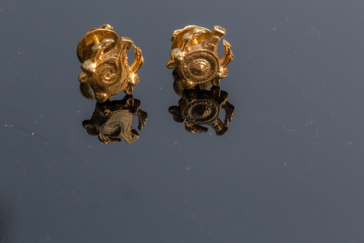 Gold earrings Shankar and Conch Mahaprasad from Mayapur, Radhe Style, Hare Krishna