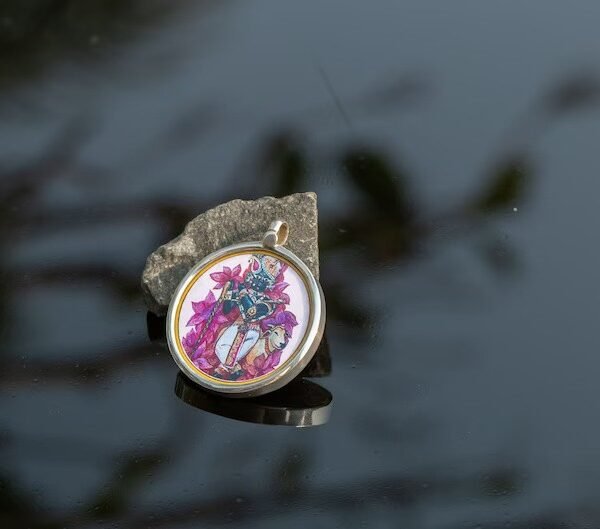 Amazing Silver Pendant With Radha Raman ( be sure to read the product description)