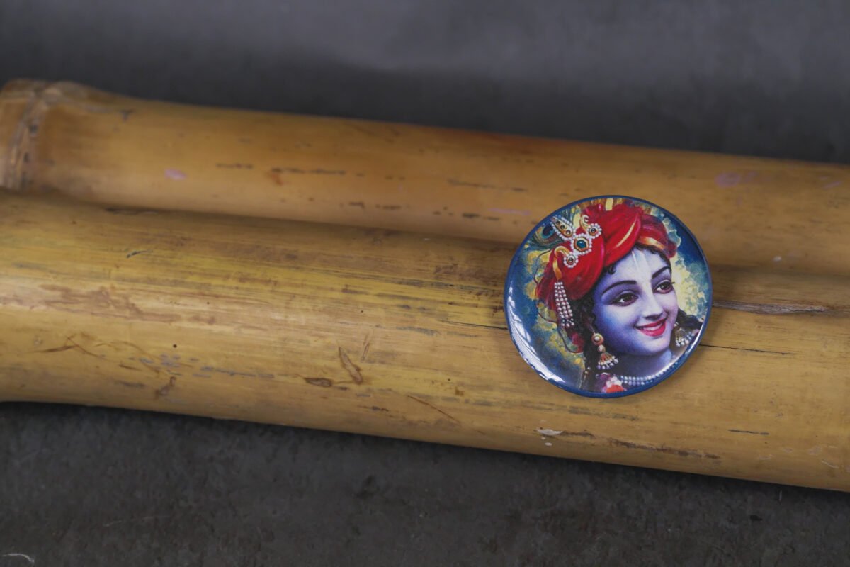 Beautiful Sri Krishna pin 2 Inches , will decorate your Japa bag, t-shirt /hoody and more...