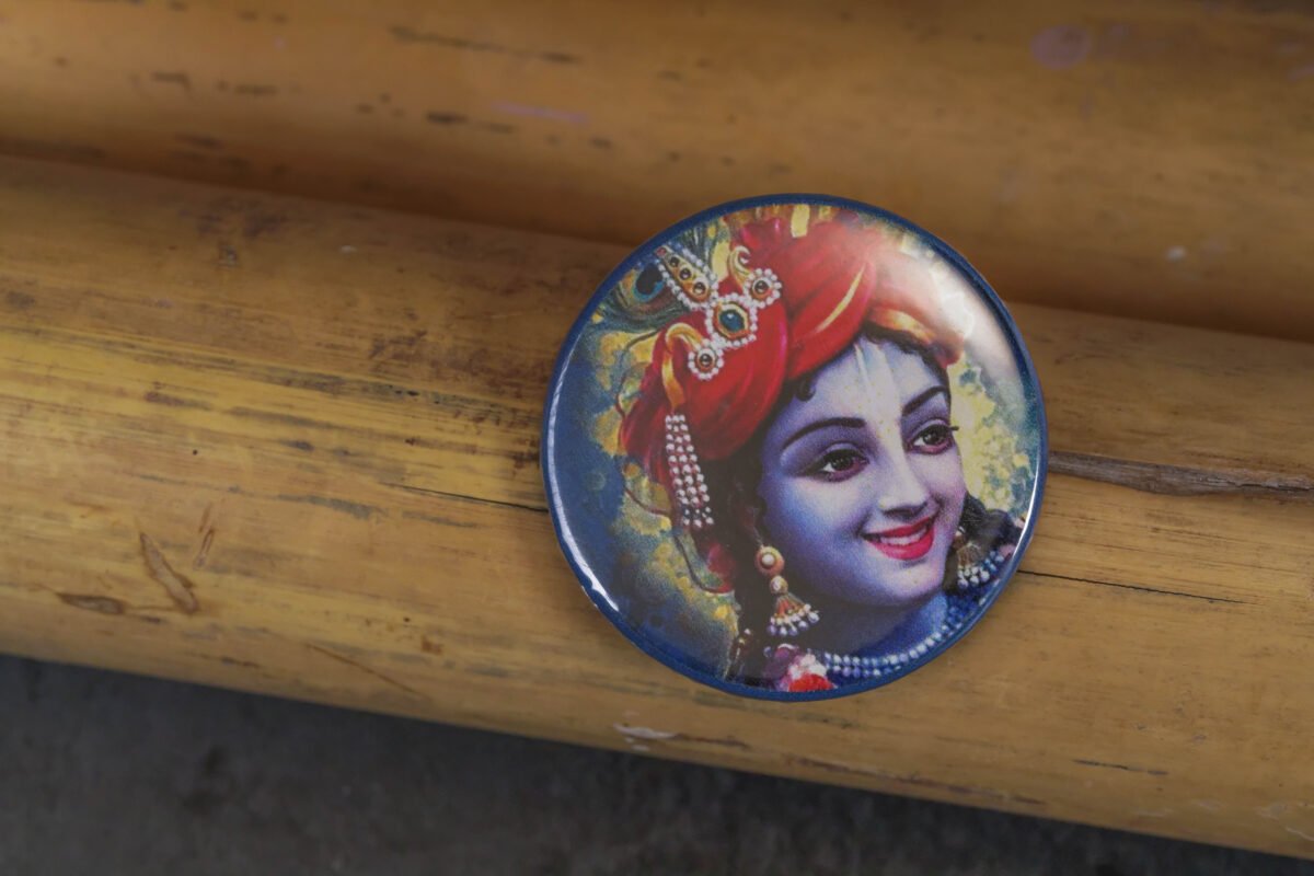 Beautiful Sri Krishna pin 2 Inches , will decorate your Japa bag, t-shirt /hoody and more...