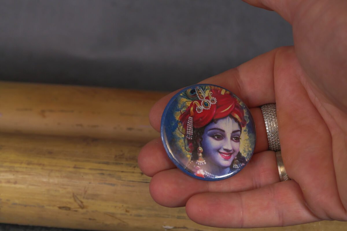 Beautiful Sri Krishna pin 2 Inches , will decorate your Japa bag, t-shirt /hoody and more...