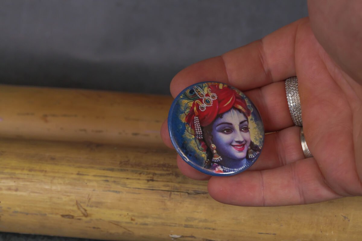 Beautiful Sri Krishna pin 2 Inches , will decorate your Japa bag, t-shirt /hoody and more...