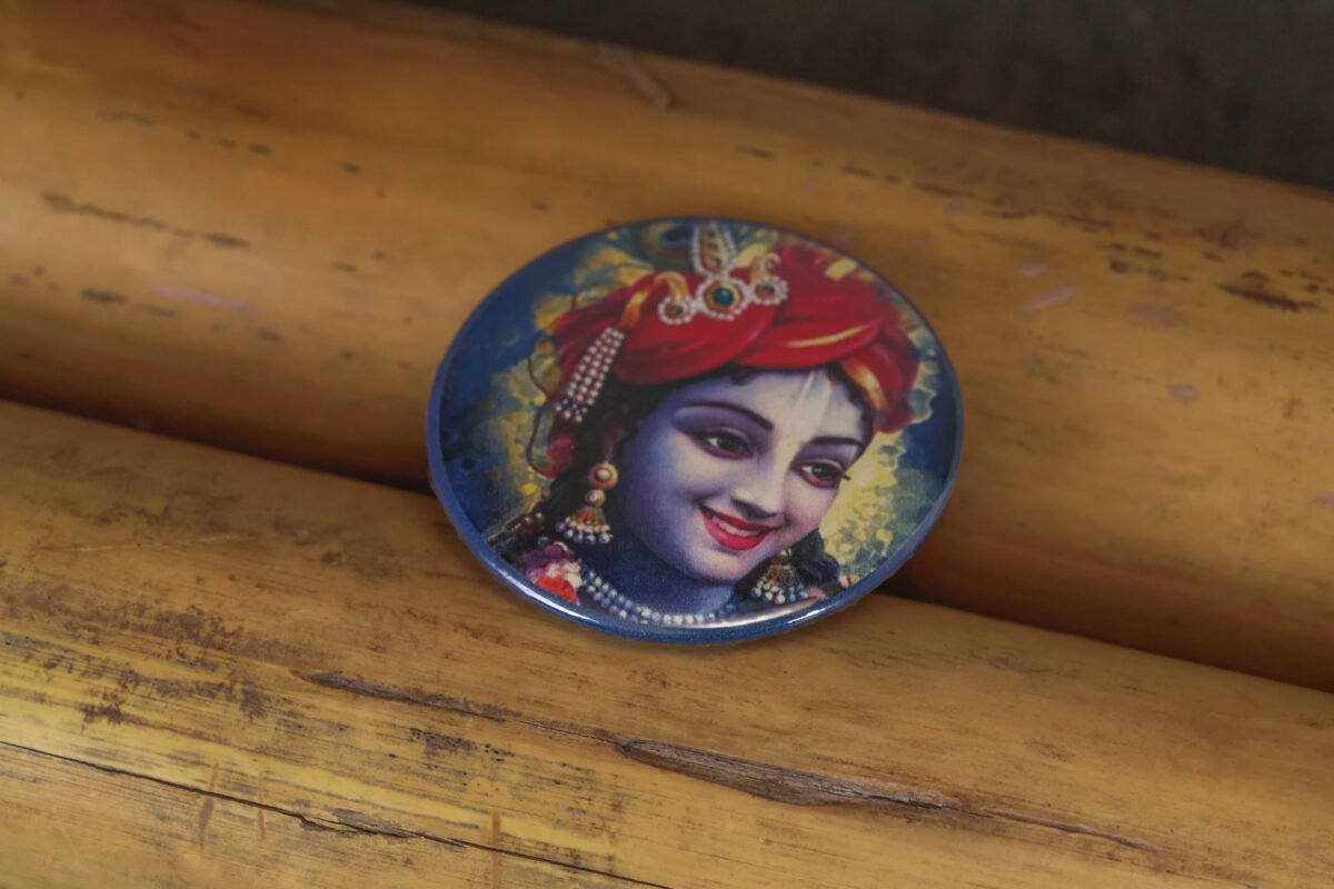 Beautiful Sri Krishna pin 2 Inches , will decorate your Japa bag, t-shirt /hoody and more...