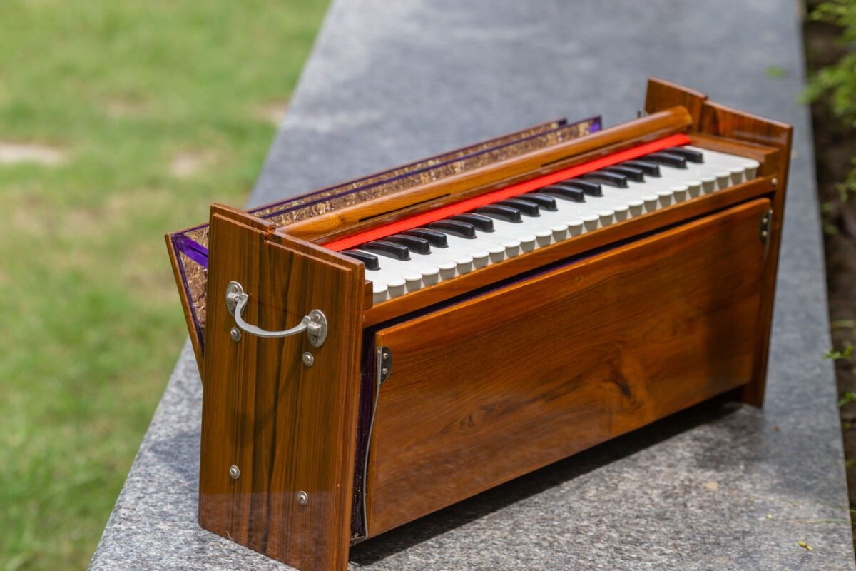 Harmonium musical instruments 3.5 octave with 42 keys, best one with Politana samrat voice