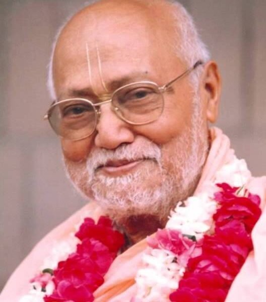 Bhakti flowers seva puja to Srila Bhaktivallabha Tirtha Goswami Maharaj Samadhi in Mayapur