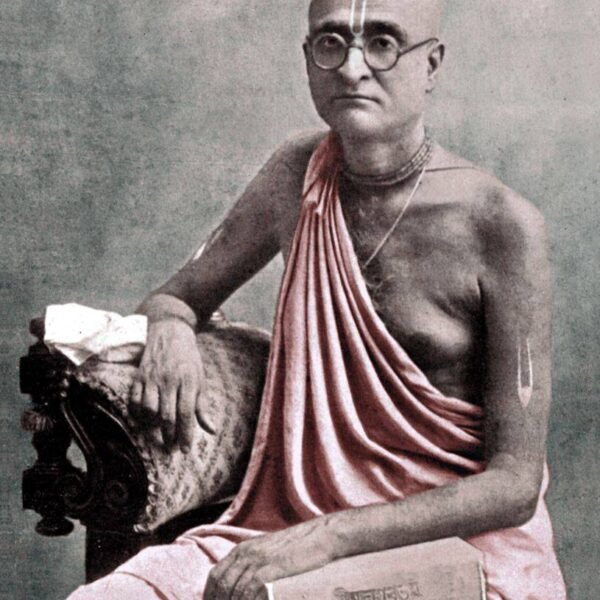 Bhakti flowers seva puja to Bhaktisiddhanta Saraswati Thakur Samadhi in Mayapur