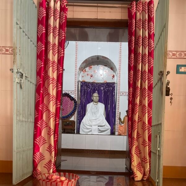 Bhakti flowers seva puja to Srila Bhaktivinoda Thakur Samadhi in His House in Godruma