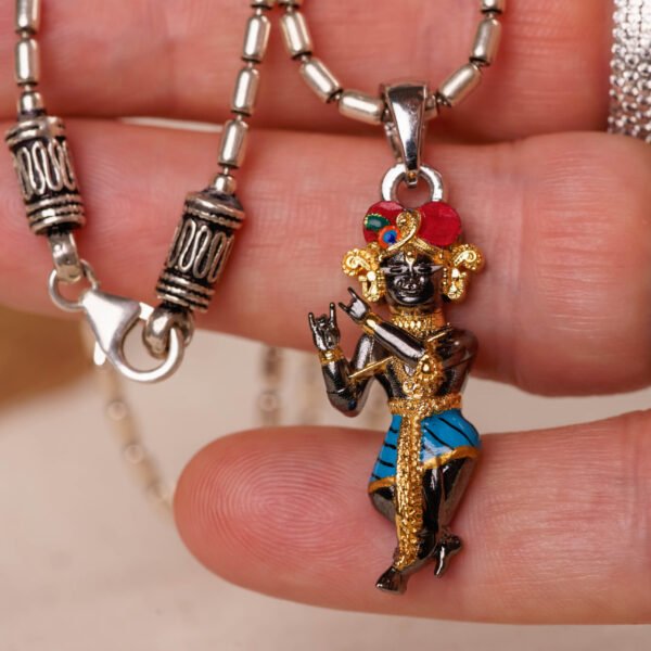 This stunning Radha Raman silver pendant with black rhodium plating is a unique and captivating piece of devotional jewelry, blending traditional reverence with a sophisticated, contemporary aesthetic.