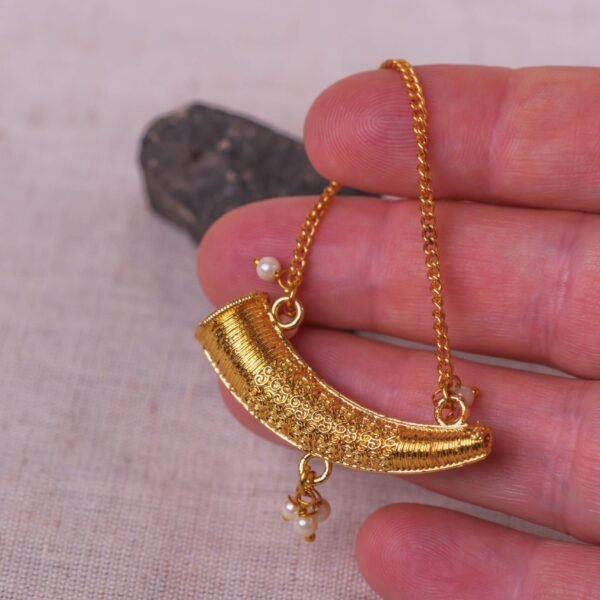 1.5 inches horn for Radha Krishna, Govardhan , Shaligramm, Gaura NItay to decorate your altar, a Krishna-style Altar