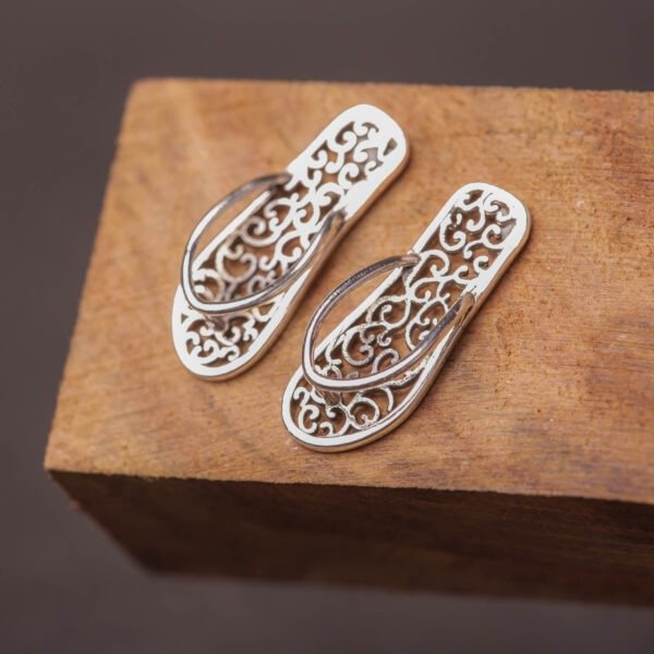 Silver Krishna Paduka – 29.1mm | 4.35g | Mini Charan Paduka for Gopal, Govardhan, Shaligram | Temple Altar Accessory | Vaishnava Worship