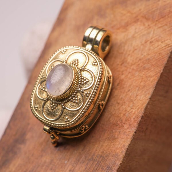 Sacred Nrisimhadev Kavacha Pendant – Panchaloha Protection Amulet with Moonstone